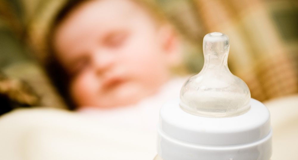 bebé durmiendo Alimentar con biberón al bebé - Trucos Alimentar con biberón al bebé - Trucos alimentar con biberon