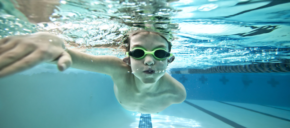 Niño natación El deporte como herramienta para controlar la hiperactividad El deporte como herramienta para controlar la hiperactividad natacion ni  os